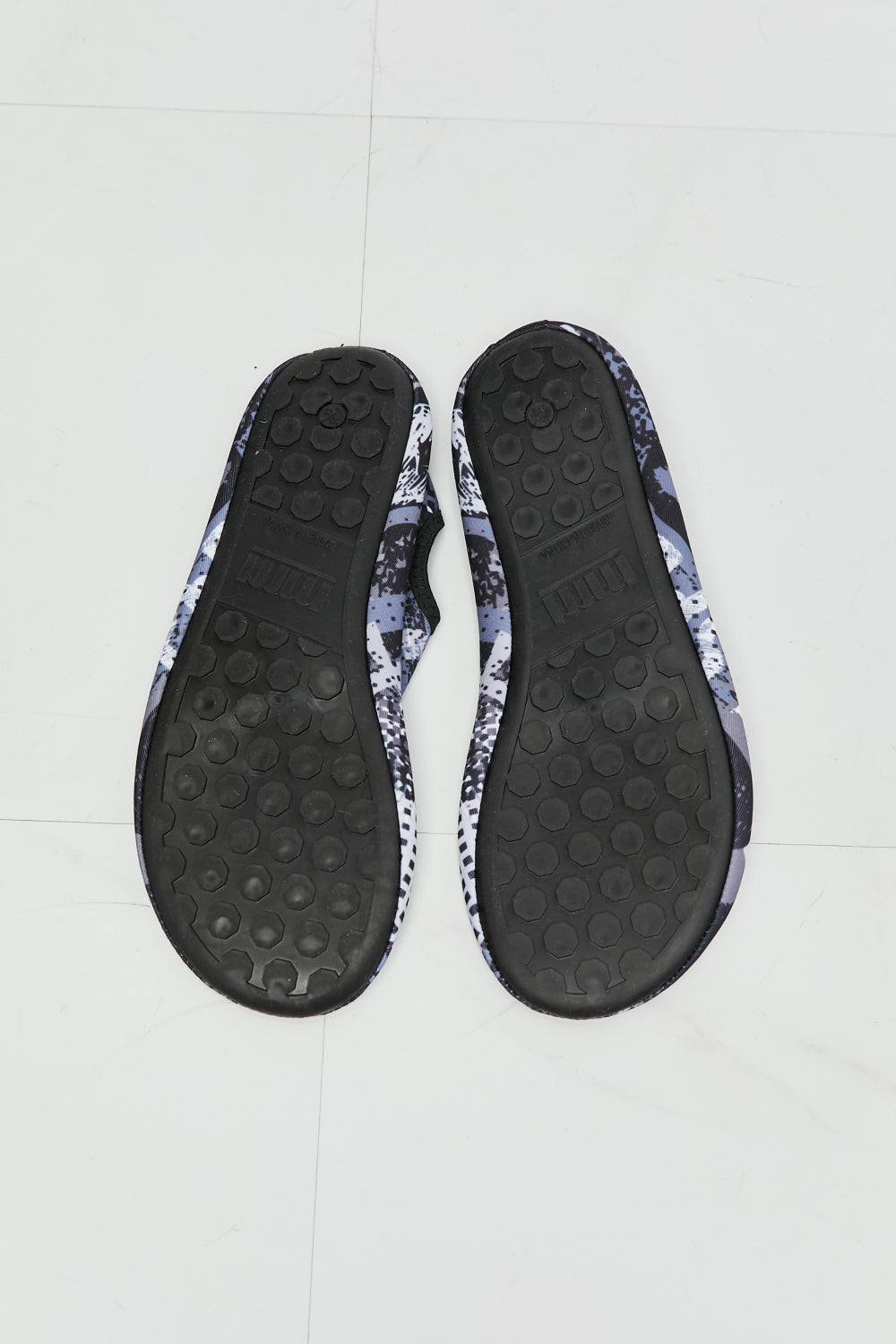 MMshoes On The Shore Water Shoes in Black Pattern Trendsi